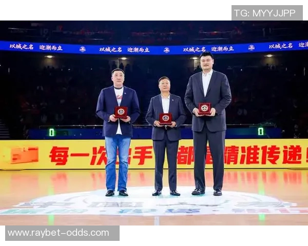 姚明与队友们携手共进共同书写篮球传奇的辉煌篇章 姚明与队友们携手共进共同书写篮球传奇的辉煌篇章