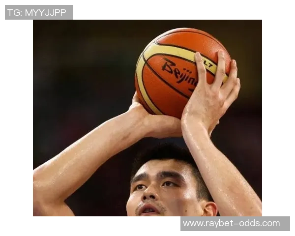 姚明投篮瞬间的力量与优雅展现了篮球的魅力与激情