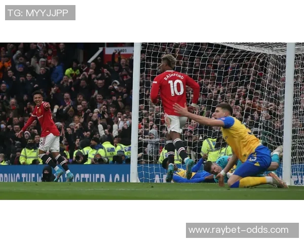 友谊赛精彩回顾：多特蒙德大胜曼联点球争议引发全场热议