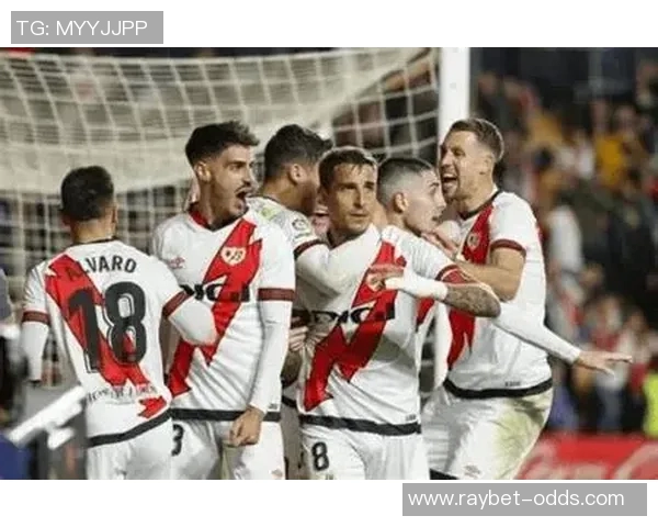 意甲激战AC米兰逆转利物浦5-1补时争议进球引发全场狂欢 意甲激战AC米兰逆转利物浦5-1补时争议进球引发全场狂欢