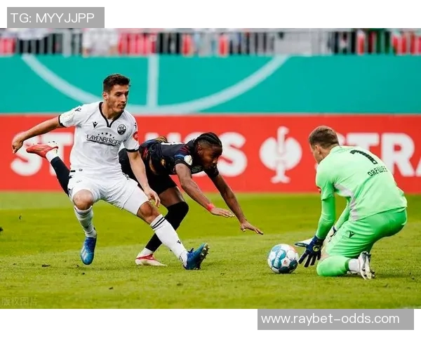 德甲赛场惊现冷门本菲卡力克莱比锡3-0引发全场震动