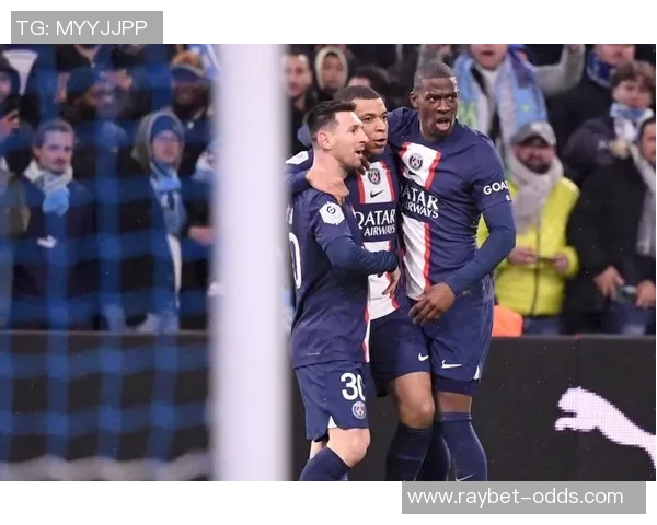 德甲精彩对决：里昂与巴黎圣日耳曼平局后点球大战引发全场热烈反响