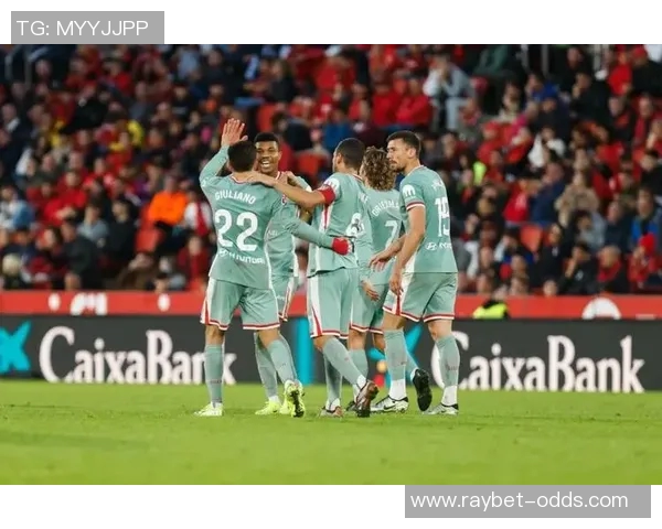 中超精彩对决马竞凭借红牌争议以一球小胜曼联全场回顾